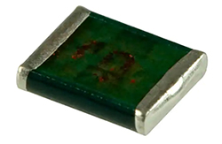 Wygląd kondensatora mikowego do montażu powierzchniowego MC12FD101J-F firmy Cornell Dubilier Electronics