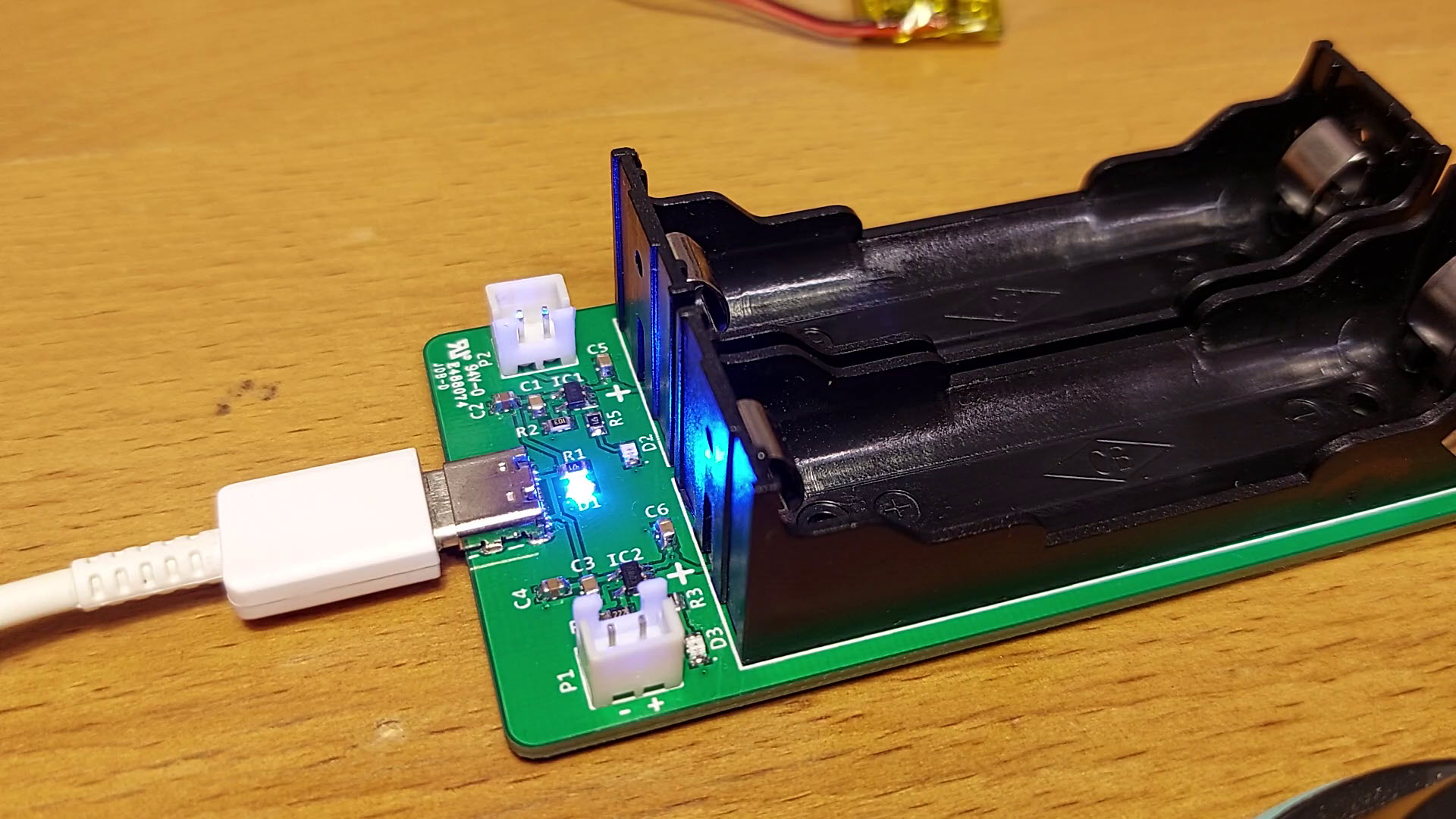 Fig7 Double Lithium Ion Polymer USB Type C Charger